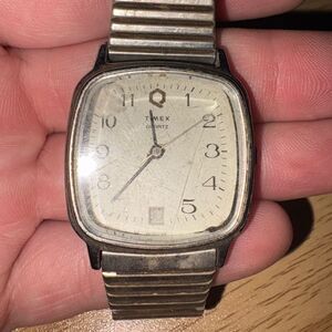 ⌚ Vintage Timex Quartz Watch – Rectangular Case – Date Window – Non-Working